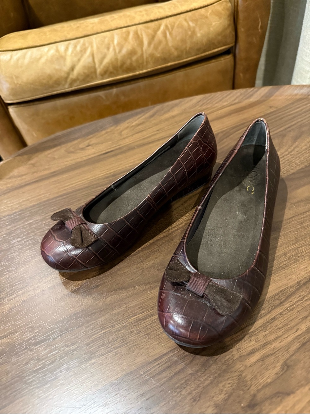 Vionic orthaheel Lydia wedge Women's Croc-Texture Bow Ballet Flats 8.5
